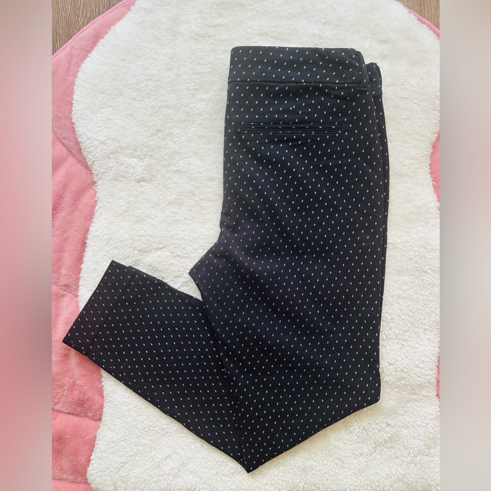 Old Navy Pixie Mid- Rise Black Polka Dot Women’s Pants - Picture 5 of 6